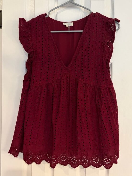 Tops - Burgundy Eyelet Flutter Sleeve Top Large V Neck Boutique Blouse